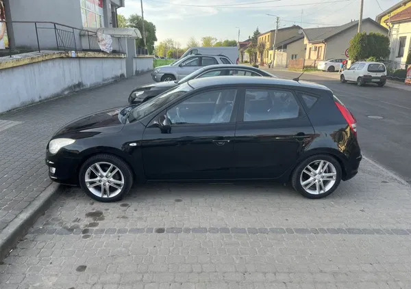 mazowieckie Hyundai I30 cena 18000 przebieg: 261000, rok produkcji 2007 z Włoszczowa